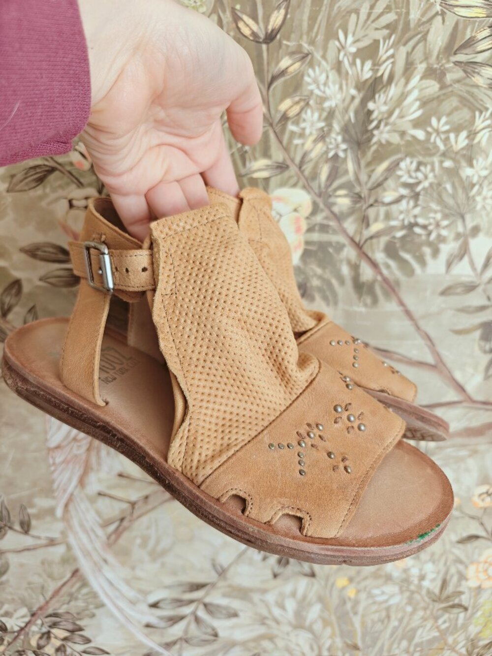 Miz Mooz Fifi Wheat Leather Studded Ankle Strap Sandals Sz 38